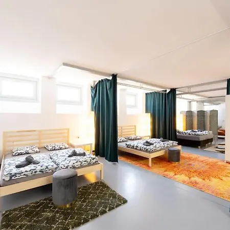 Appartement Sunlit Urban Haven Loft With Five Queen Beds