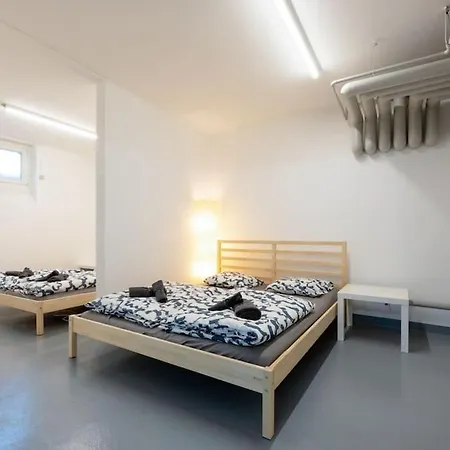 Sunlit Urban Haven Loft With Five Queen Beds Appartement *