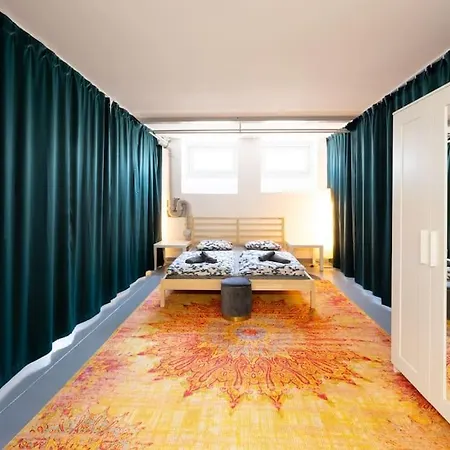 شقة Sunlit Urban Haven Loft With Five Queen Beds زيورخ